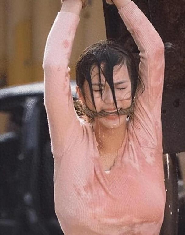 下水美女明星是谁_美女明星下水_下水道美女