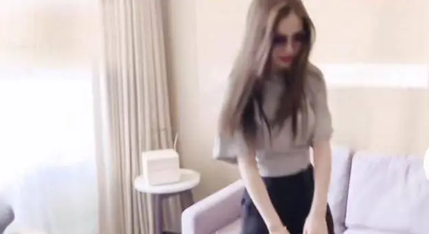 各女明星的行李箱颜色_明星情侣行李箱_黄晓明baby暗秀恩爱