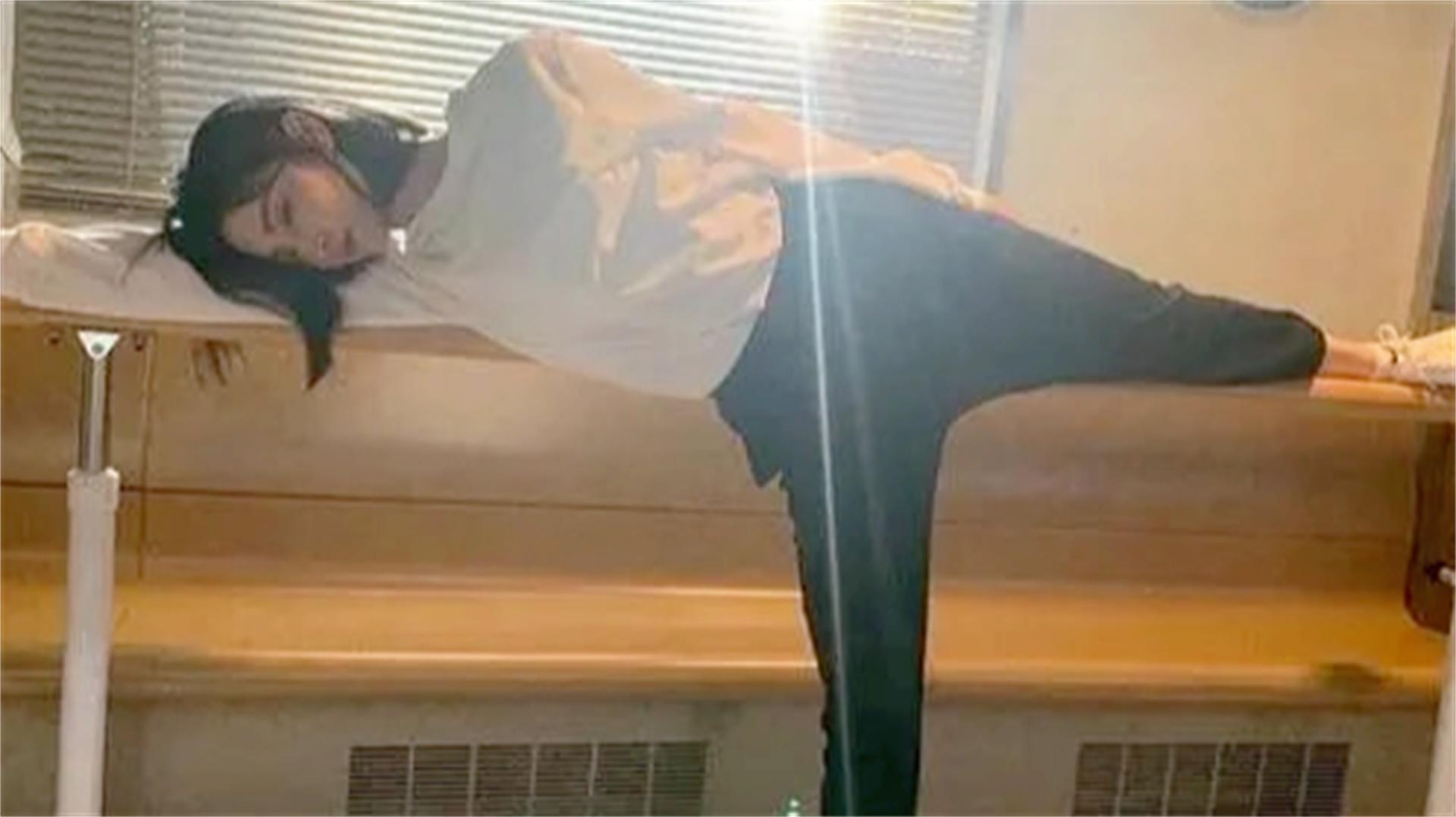 女明星睡姿照片_女星奇葩睡姿揭秘_杨超越宋茜林允许佳琪周迅